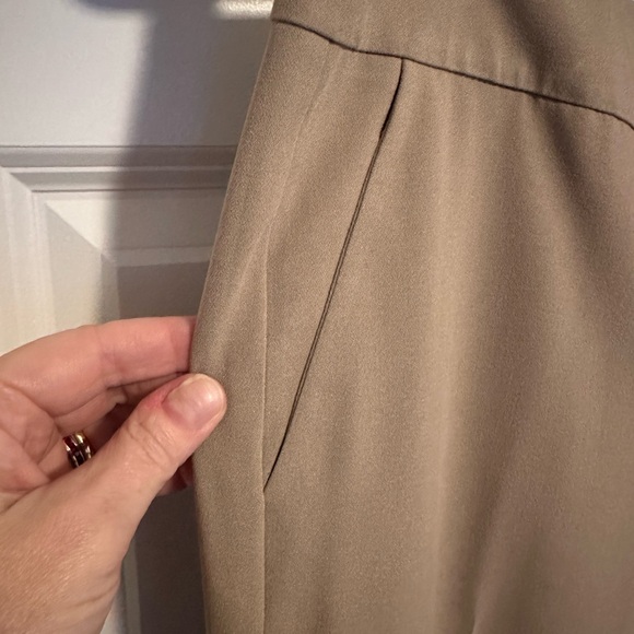 NWOT Ann Taylor size 8 Signature cut tan dress slacks. - Picture 4 of 10